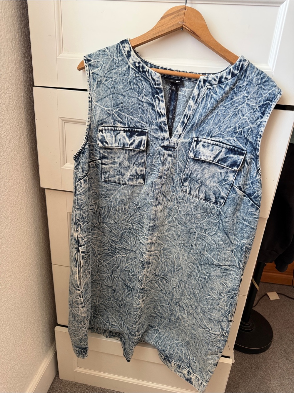 Who What Wear Acid Wash Blue Sleeveless Shift Dress